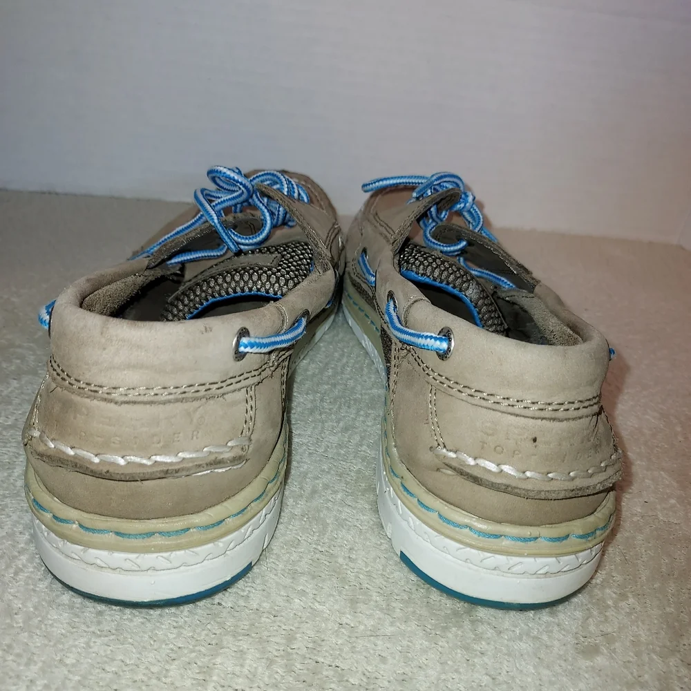 Sperry Topsider Tan Deck Shoe with Blue Laces size 10